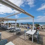 Apartment Beachside Escape *