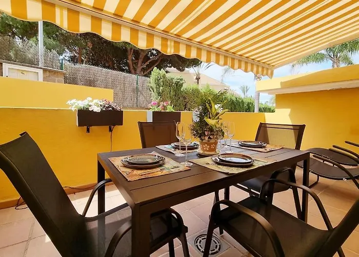 Beachside Escape Apartament