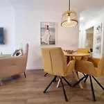 Apartment Beachside Escape *